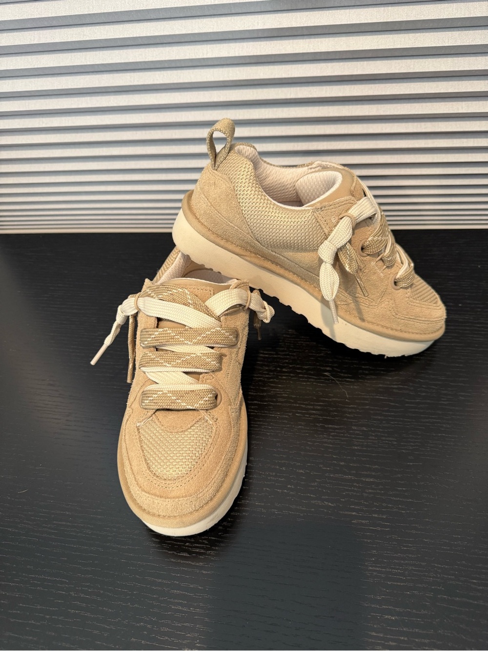 UGG SHOES - Picture 3 of 8
